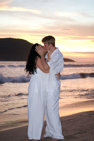 shira-thomas-sunset-kiss.jpg
