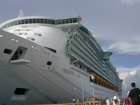 Freedom of the Seas at Cozumel 2006-10-31 by Josh Poulson Freedom of the Seas at Cozumel 2006-10-31 by Josh Poulson